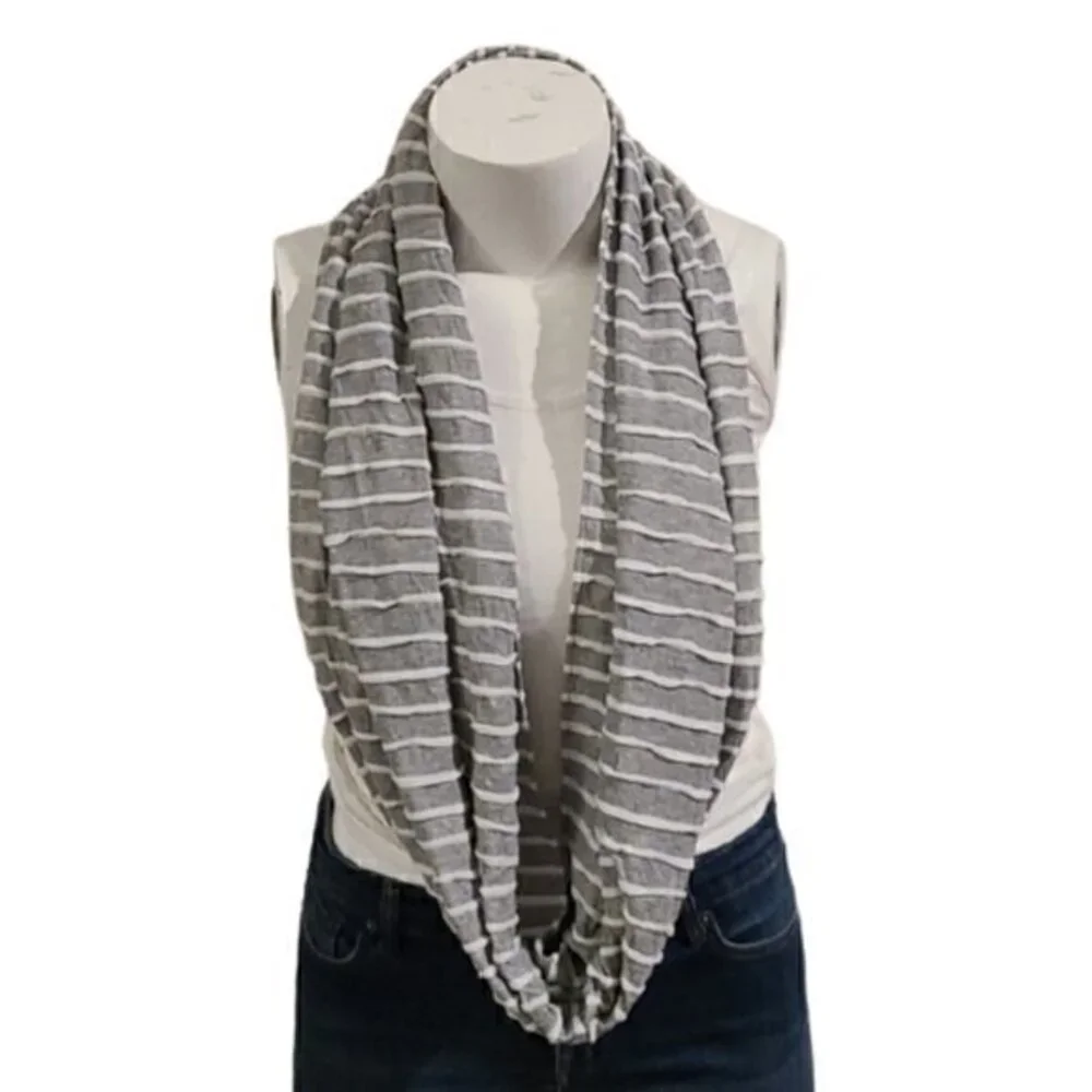 [Eddie Bauer] Gray & White Infinity Scarf